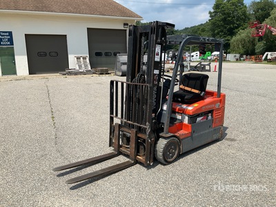 2015 Toyota 7FBEU20 3450 lb Chariot Élévateur Électrique