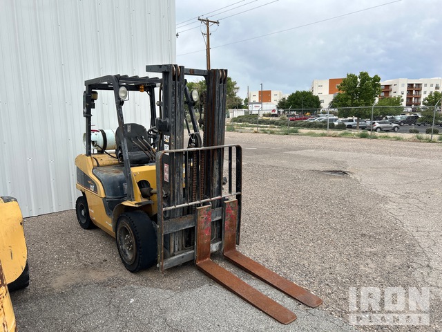 MONTACARGAS CATERPILLAR P6000
