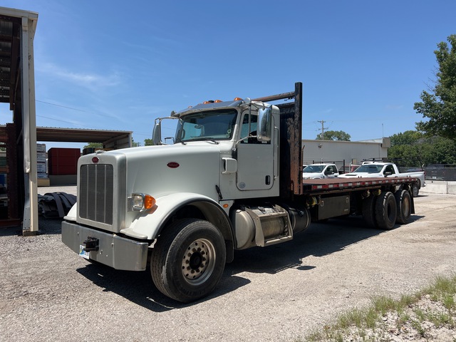 2013 Peterbilt 367 6x4 Flatbed Truck