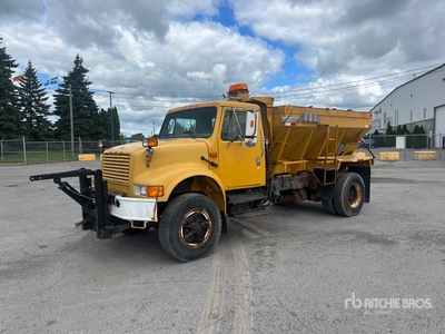 1993 International 4900 4x2 Camión esparcidor