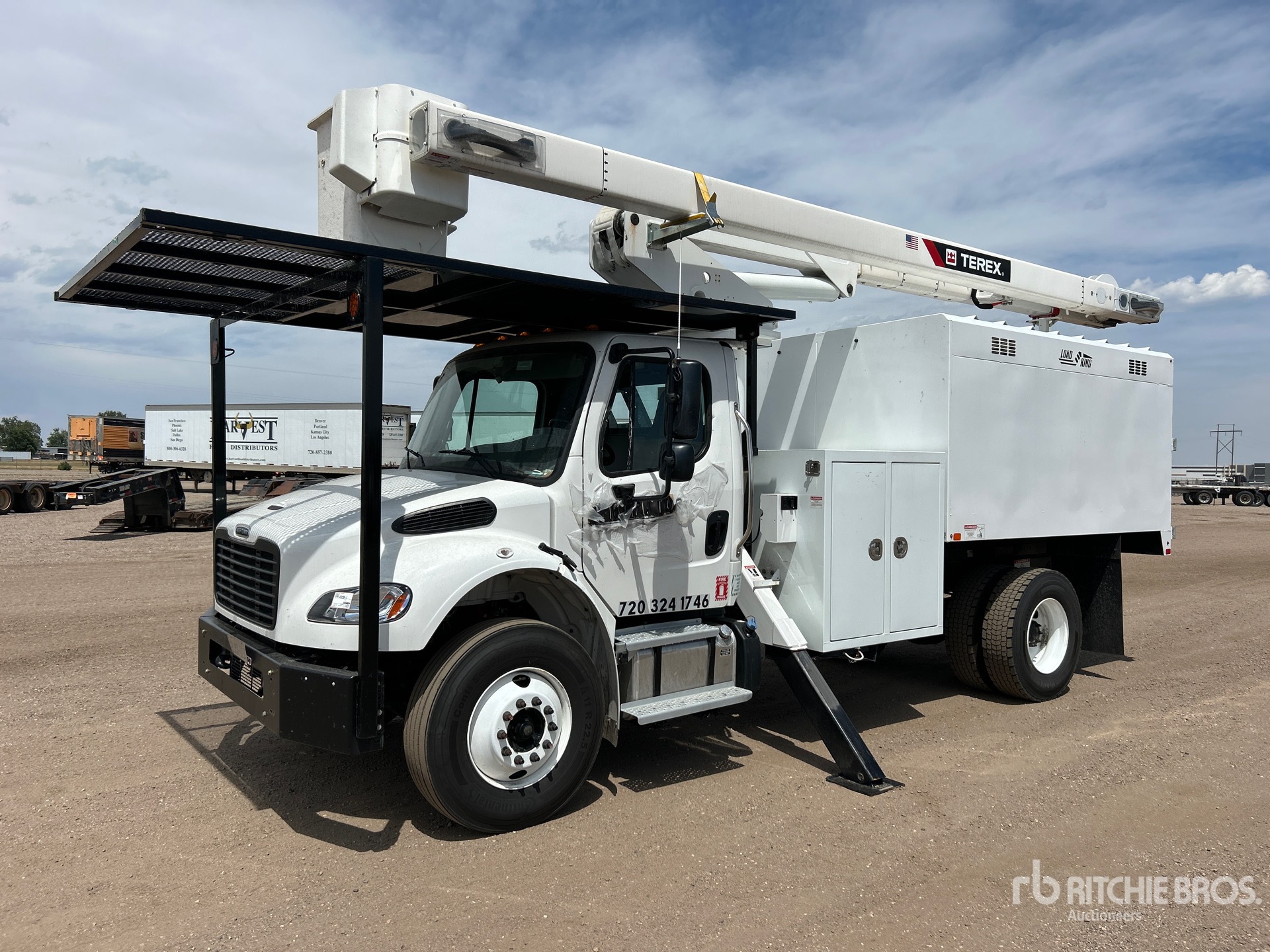2023 Altec XTPRO56 56 ft on 2024 Freightliner M2 106 4x2 Forestry Camion de cubo