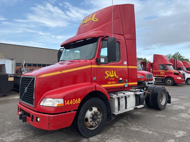 2015 Volvo VNM42T200 4x2 S/A Day Cab Truck Tractor