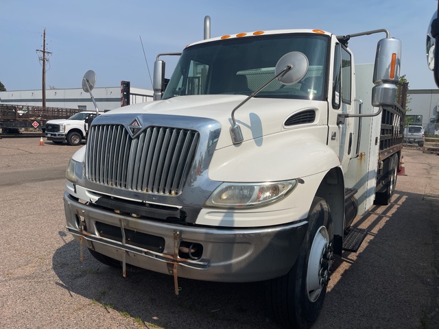 2006 International DuraStar 4400 6x2 Flatbed Truck