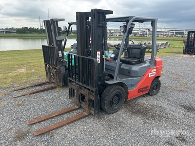 2012 Toyota 8FGU25 3750 lb Pneumatic Tire Montacargas