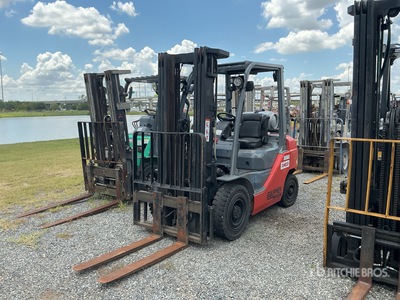 2012 Toyota 8FGU25 3750 lb Pneumatic Tire Chariot Élévateur