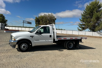 2002 Ford F-350 XL Flatbed Truck
