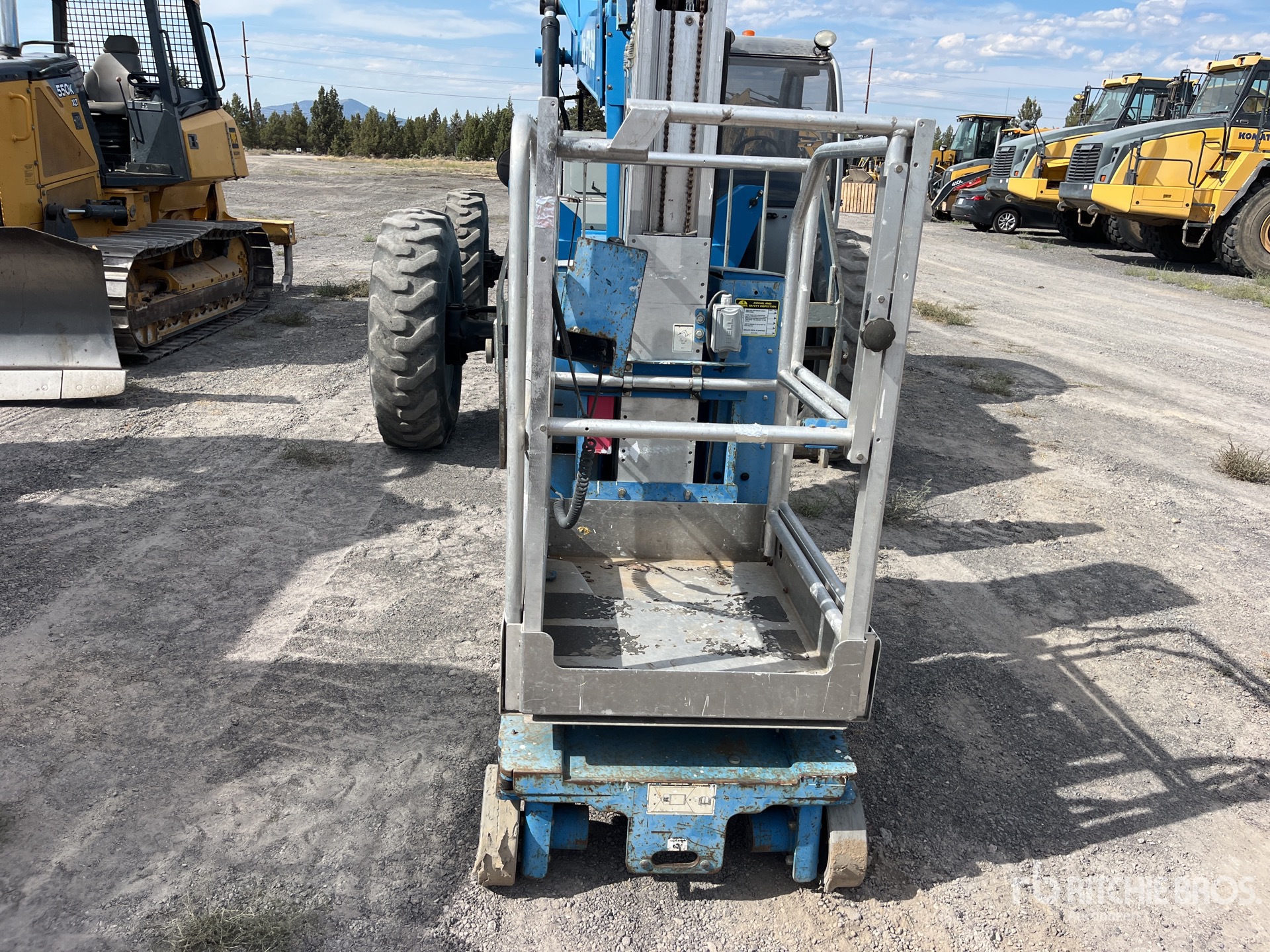 2010 Genie GR-20   Vertical Mast Lift