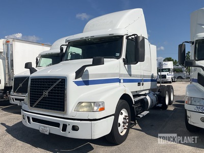 2017 Volvo VNR64T 6x4 Tracteur routier couchette (Inoperable)
