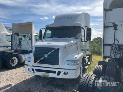 2014 Volvo VNR64T 6x4 トラックトラクター（T/A） (Inoperable)