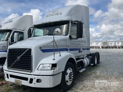 2014 Volvo VNR64T 6x4 トラックトラクター（T/A） (Inoperable)