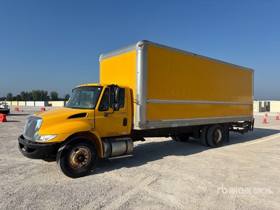 2013 International 4300 4x2 Camion fourgon