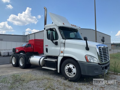 2016 Freightliner Cascadia 125 6x4 T/A Day Cab Truck Tractor (Inoperable)