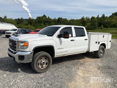 2018 GMC Sierra 2500HD 4x4 Crew Cab Utility Truck