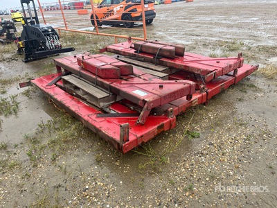 Quantity of 8 ft 6 in Log/Pipe Bunks Varios, equipos de registro
