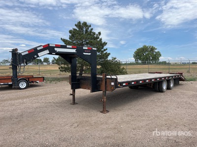2012 Towmaster 30 ft T/A Gooseneck Equipment Trailer