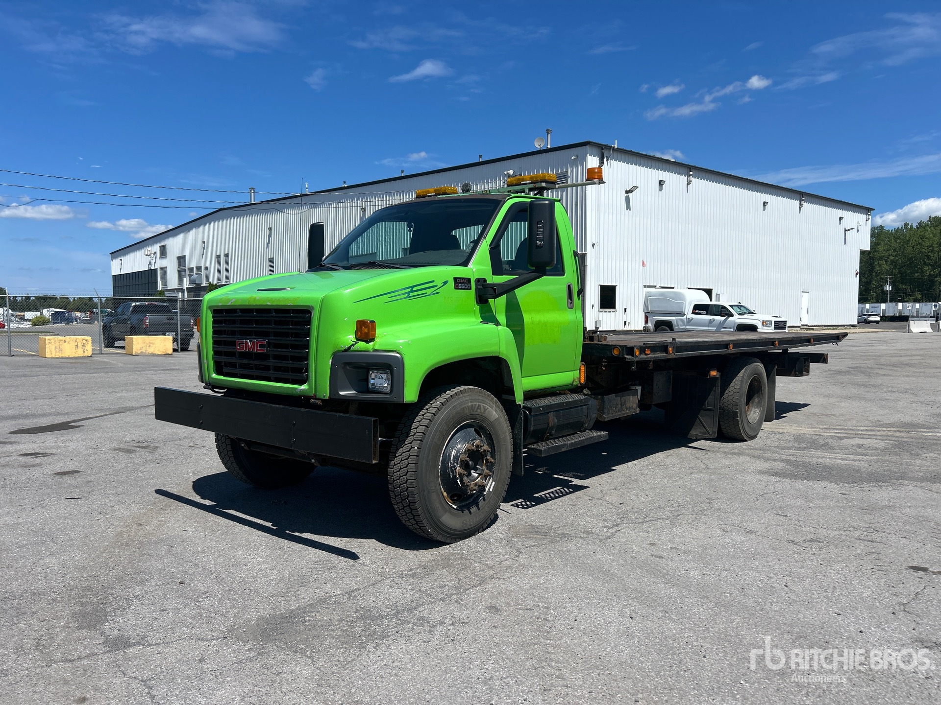 2006 GMC C6500 4x2 Flatbed Truck