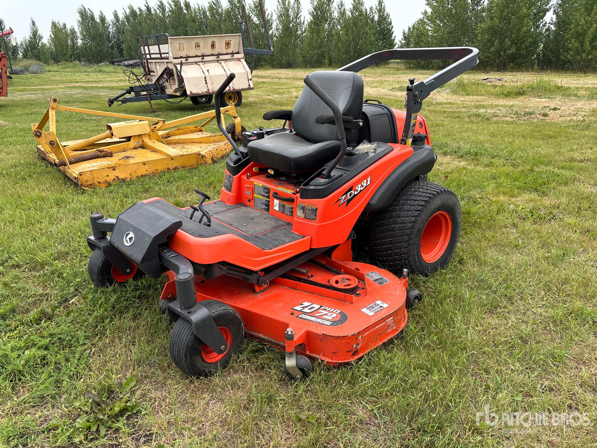 Kubota ZD 331 4x2 Zero-Turn Cortacéspedes