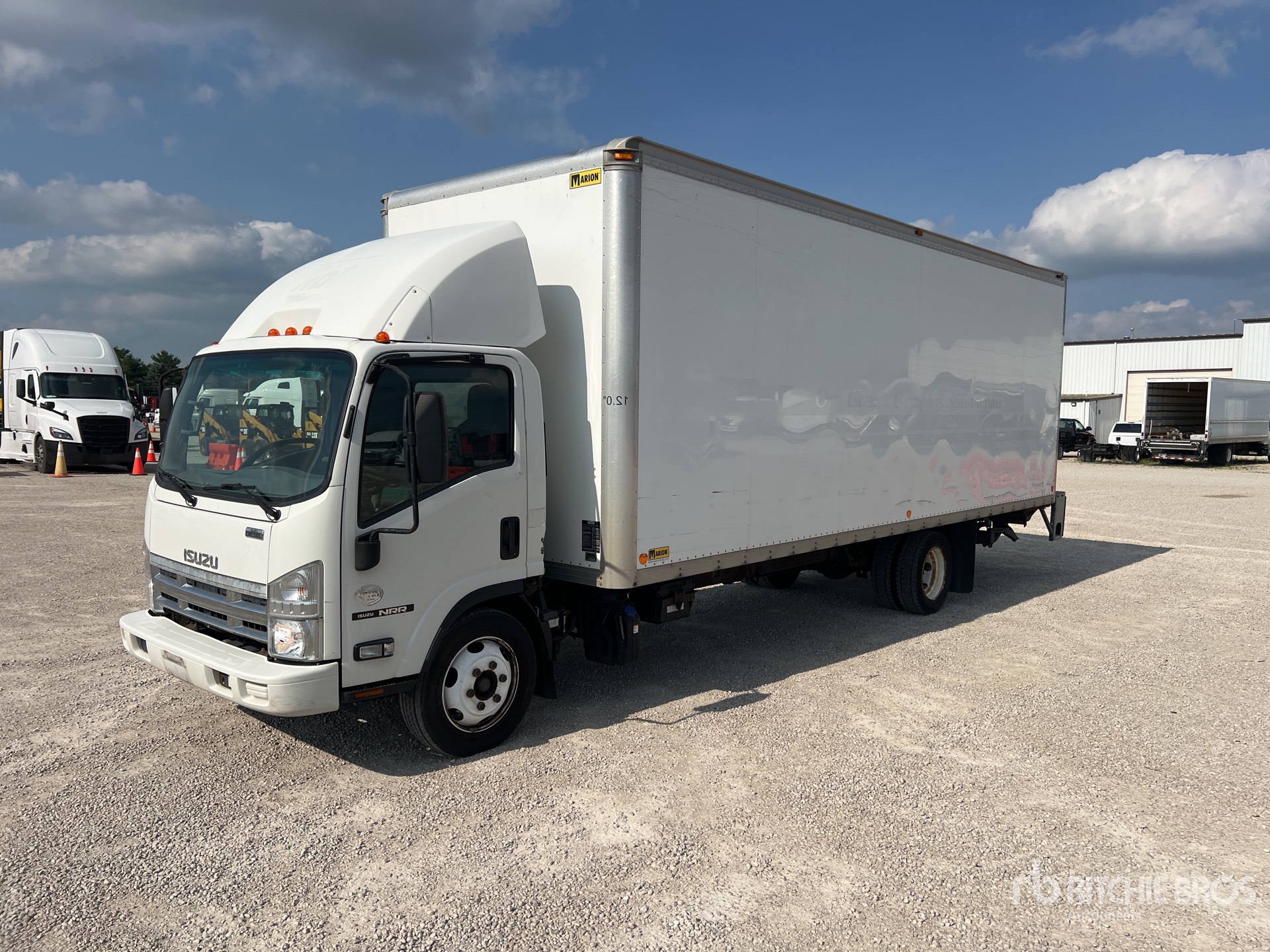 2015 Isuzu NRR 4x2 Autocarro furgonato