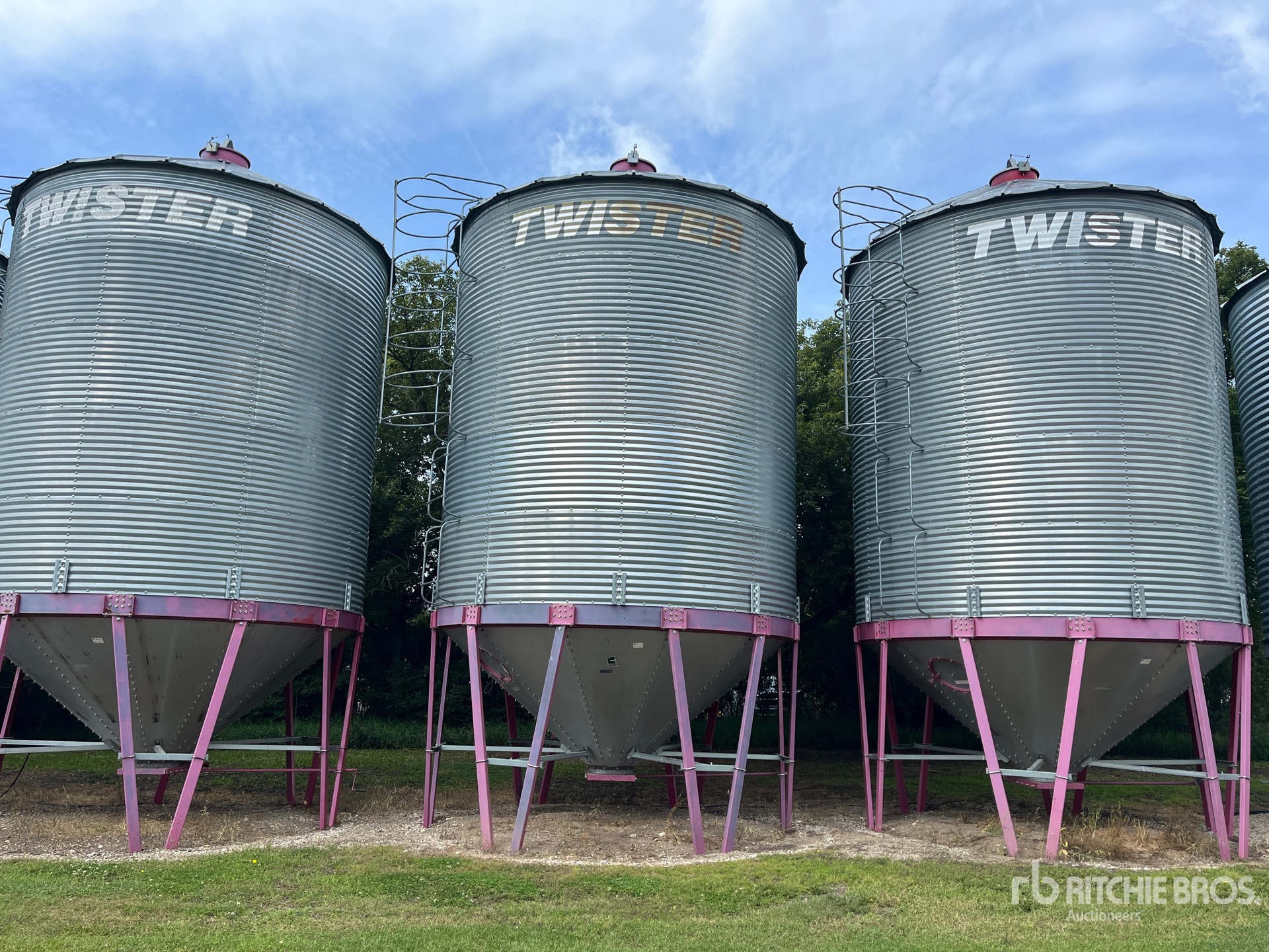 Twister +/- 2280 bu 5 Ring Hopper Grain Bin