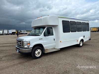 2015 Ford E-450 Econoline 4x2 16-Seat Transit Bus