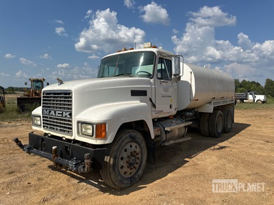 2001 Mack CH613 4000 gal 6x4 Water Truck