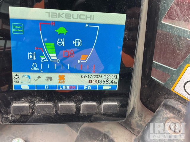 MINI CARGADOR SOBRE ORUGAS TAKEUCHI TL8R2