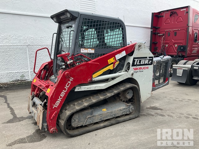 MINI CARGADOR SOBRE ORUGAS TAKEUCHI TL8R2