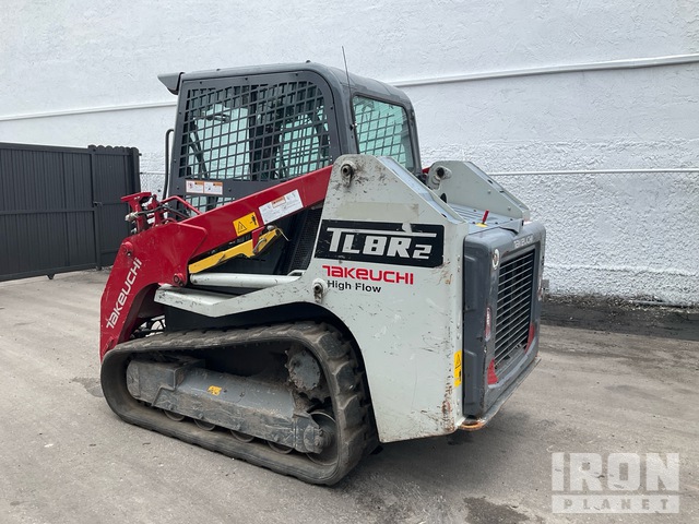 MINI CARGADOR SOBRE ORUGAS TAKEUCHI TL8R2