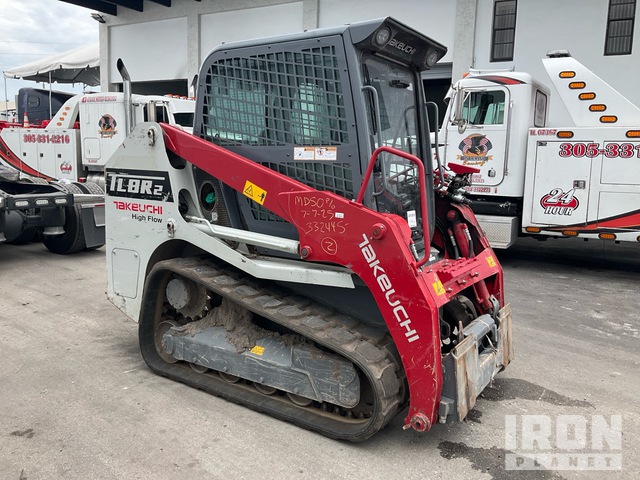 MINI CARGADOR SOBRE ORUGAS TAKEUCHI TL8R2