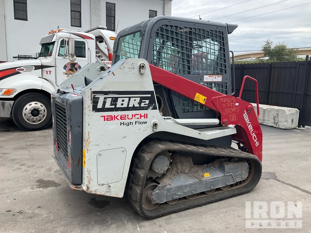 MINI CARGADOR SOBRE ORUGAS TAKEUCHI TL8R2