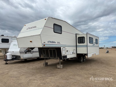 1994 General Coach Chateau XL 30 ft T/A Travel Trailer
