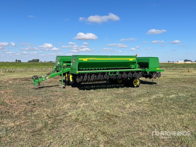 2008 John Deere 455 35 ft Semoir à gazon