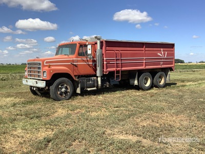 1979 International F-2575 6x4 Grain Truck