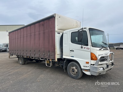 2009 Hino 500 1027 FD 4x2 Curtain Side Truck