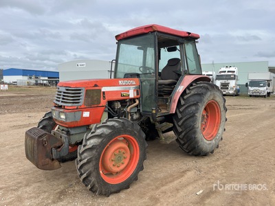 Kubota M8200 Allradtraktor (Inoperable)
