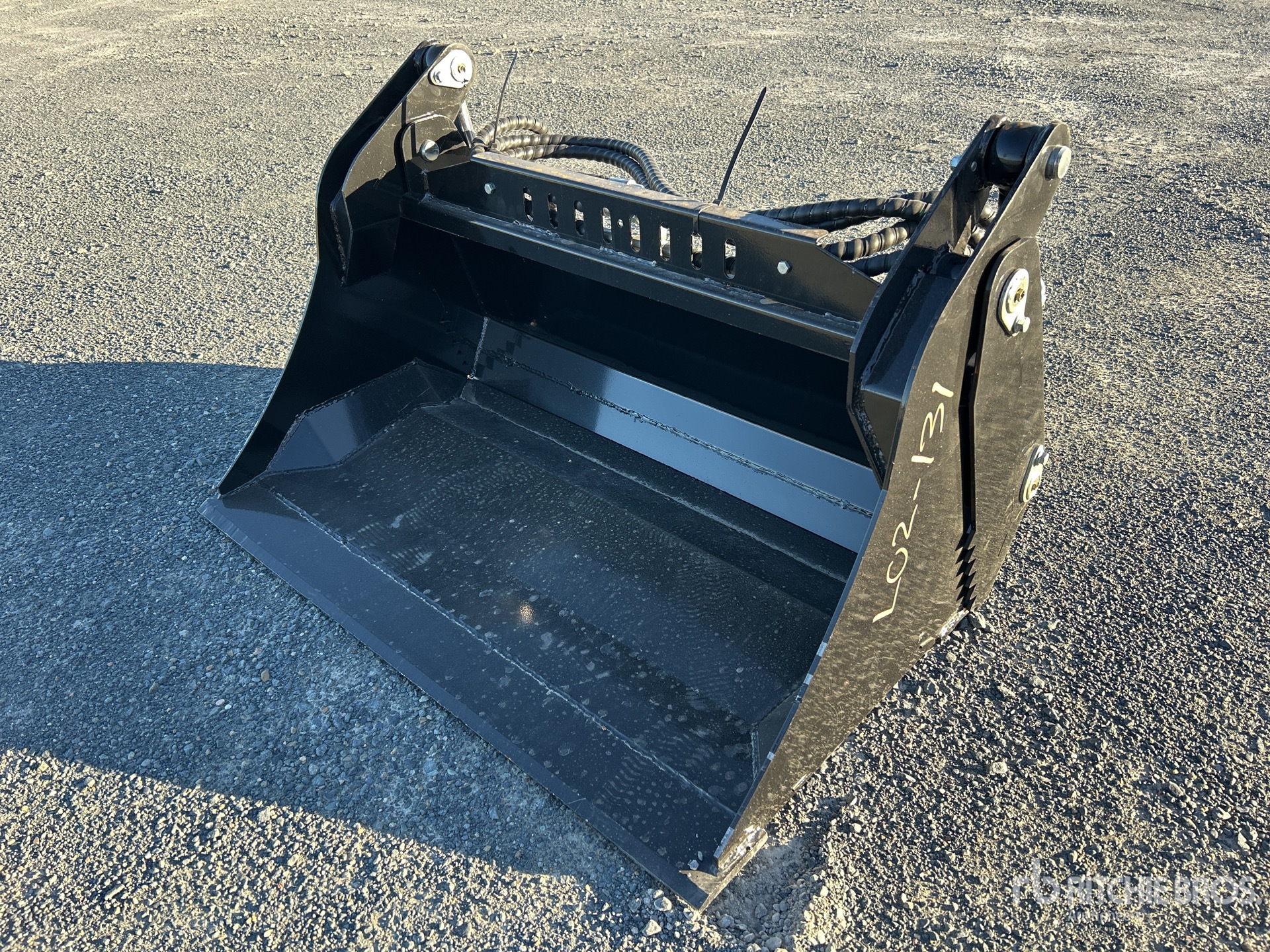 2025 GIYI GY-XKH39F 1000 mm Multi-Purpose Mini Pala para Minicargadora (Unused)