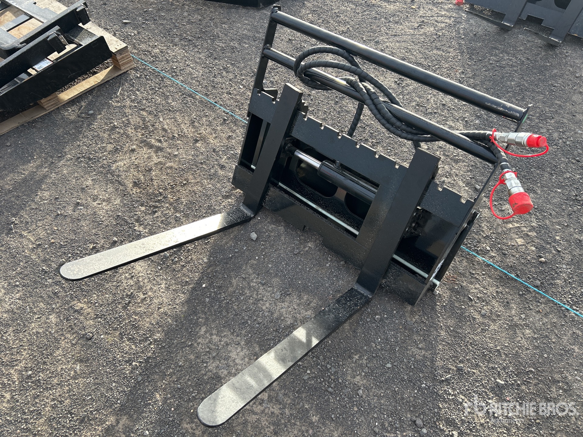2025 GIYI GY-CYHC 760 mm Mini Skid Steer Forks (Unused)
