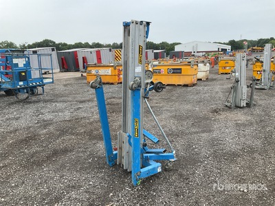 2021 Genie SLA-15 Montacargas de material