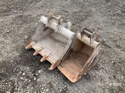 Quantity of (2) 3 Ton Godet d'excavatrice