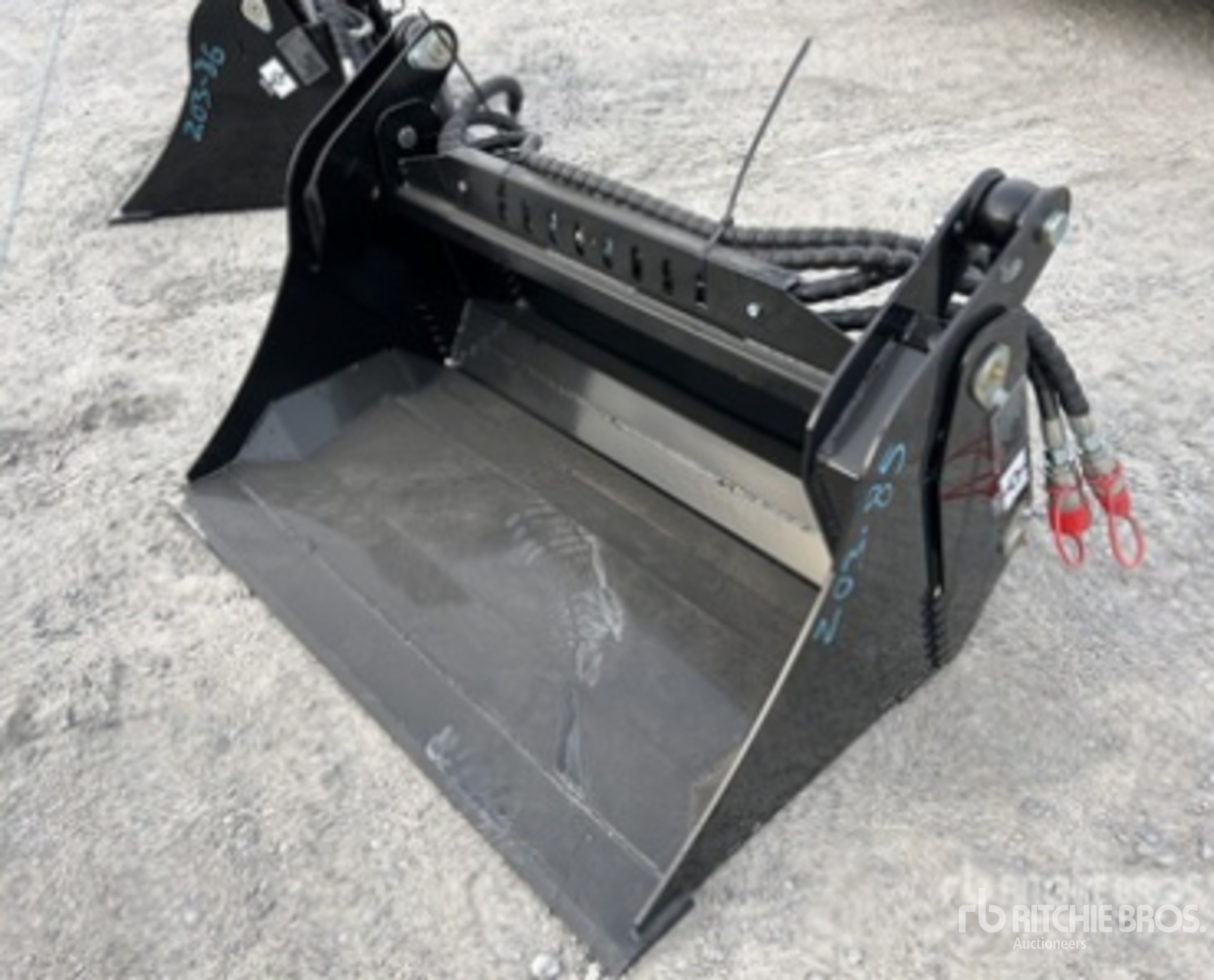 2025 GIYI GY-XKH39F Cucharon Multi-Proposito para Minicargador (Sin Usar) / Schranklader bak (Unused)