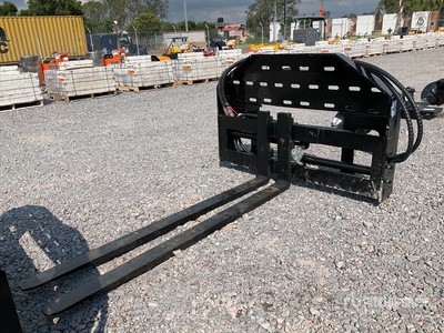 2025 GIYI SF60 60 in Horquillas con Desplazamiento Lateral para Minicargador (Sin Usar) / Side Shift Forks スキッドステア付属部品 - Fits Skid Steer Loader (Unused)