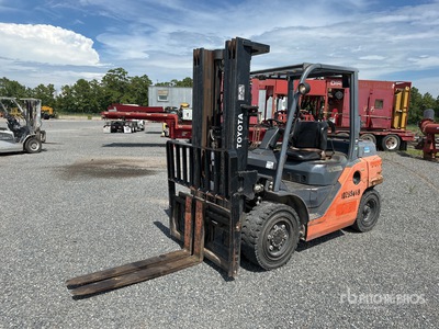 2014 Toyota 8FG35U 7000 lb Pneumatic Tire Forklift