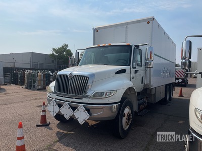 2007 International DuraStar 4400 6x2 Gesloten vrachtwagen (Inoperable)