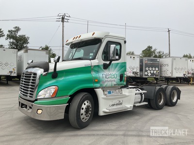 2016 Freightliner Cascadia 6x4 تراكتور شاحنة نهارية (ثنائية المحور)