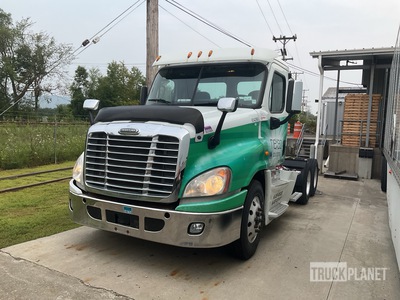 2016 Freightliner Cascadia 6x4 Day Cab Truck Tractor