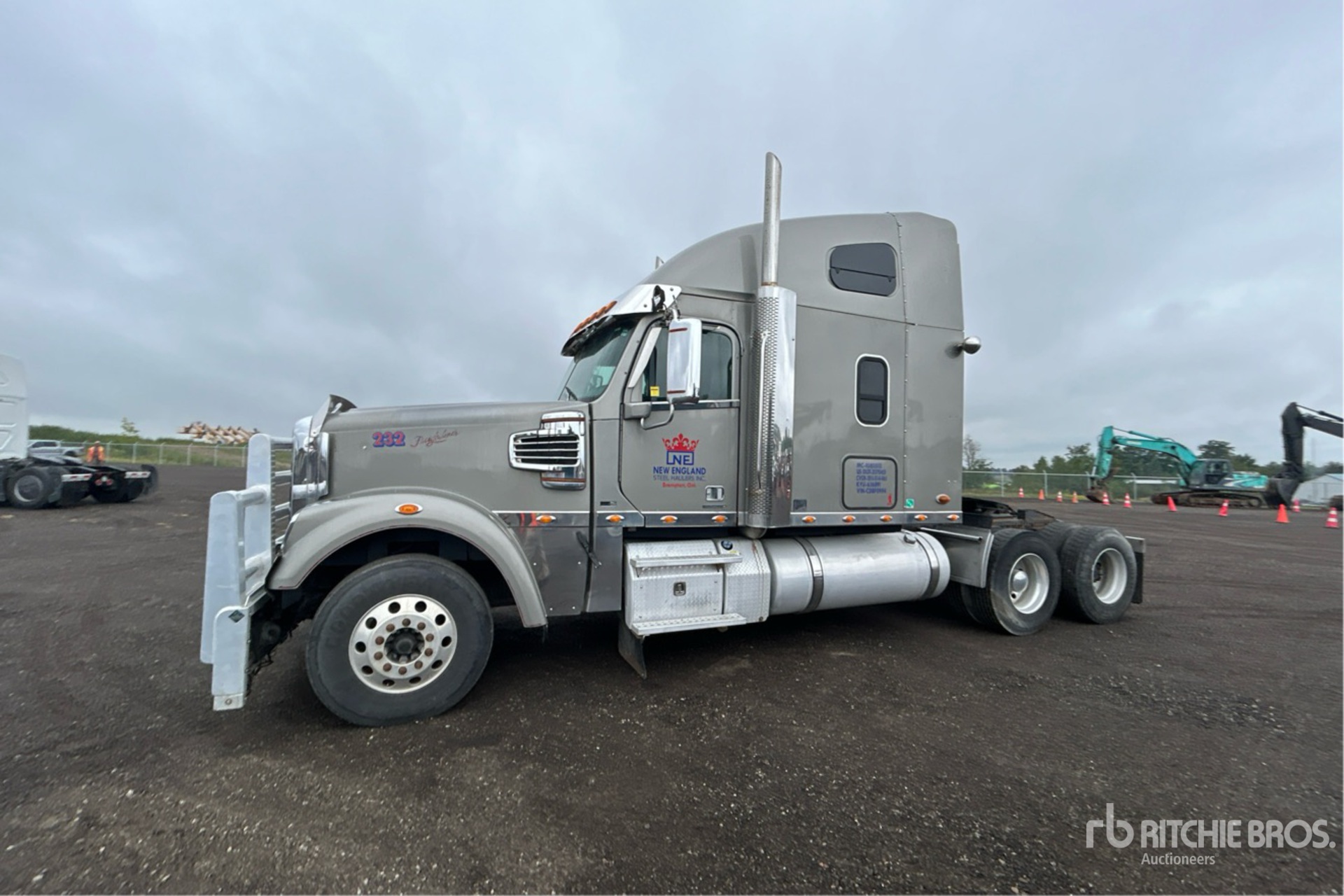 2012 Freightliner Coronado 132 T/A Sleeper Truck Tractor