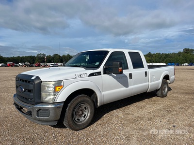 2015 Ford F-250 4x2 Crew Cab Pickup
