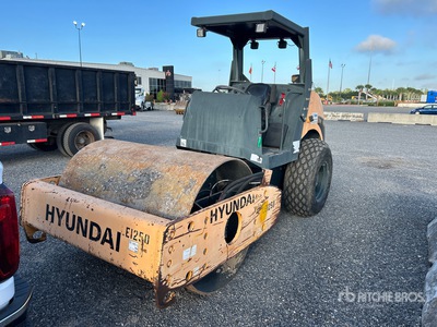 2016 Hyundai HR70C-9 Rodillo compactador