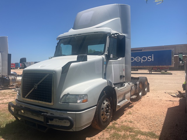 2016 Volvo VNM64T 200 6x4 T/A Day Cab Truck Tractor