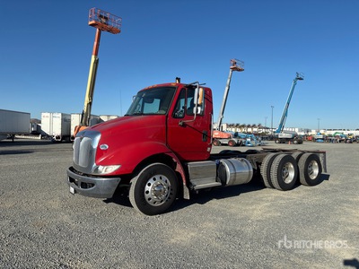 2016 International 8600 4x2 を見 Cab and Chassis